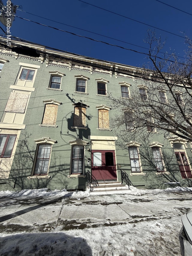 view of front of home featuring entry steps