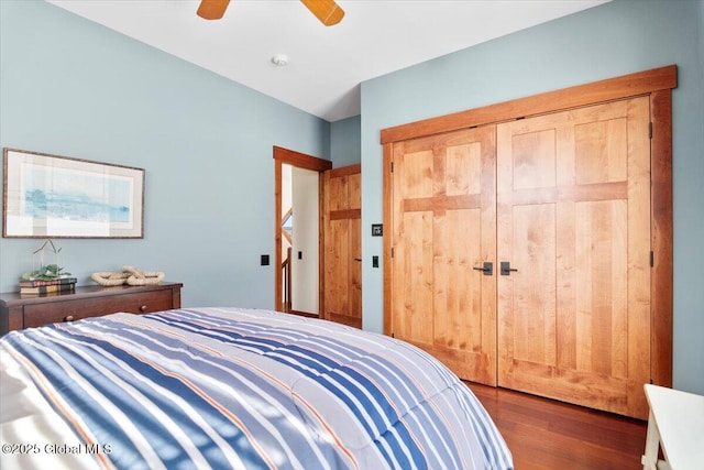 bedroom with a closet, dark wood finished floors, and a ceiling fan