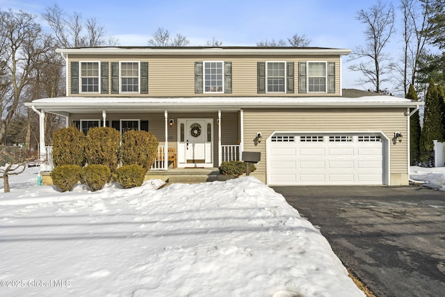 view of front facade featuring a porch and driveway