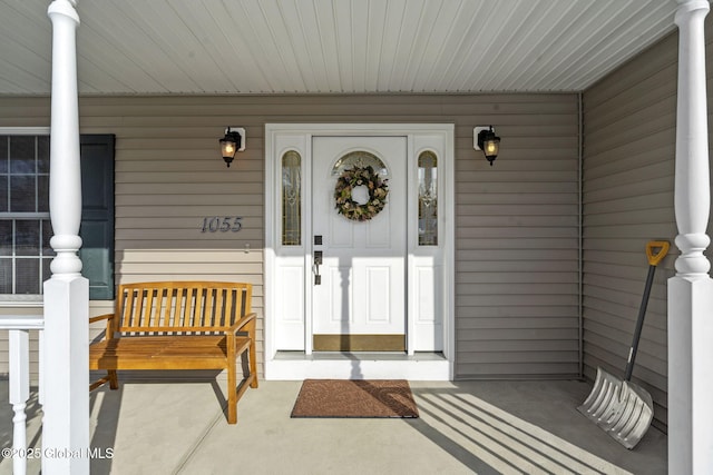 entrance to property featuring a porch