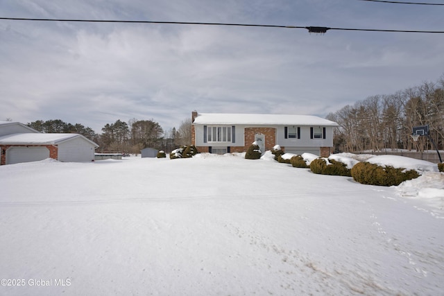 view of front of house with a detached garage