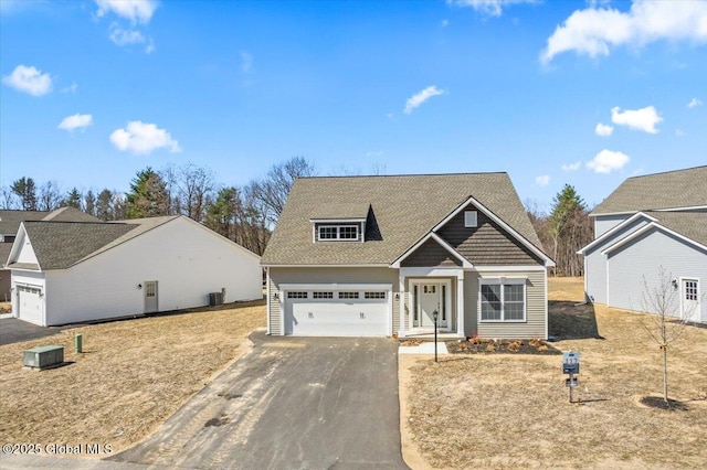 view of front facade with driveway and a garage