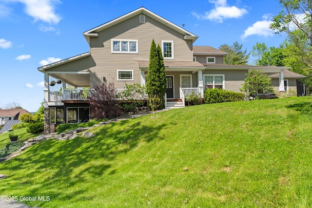 view of front of home featuring a front lawn