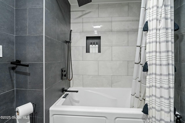 bathroom featuring shower / bath combo