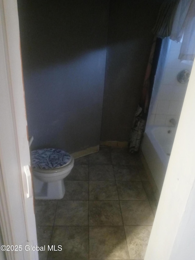 full bath featuring tile patterned flooring, toilet, and baseboards