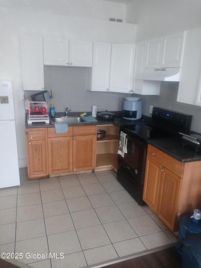 kitchen featuring dark countertops, electric range, under cabinet range hood, and a sink