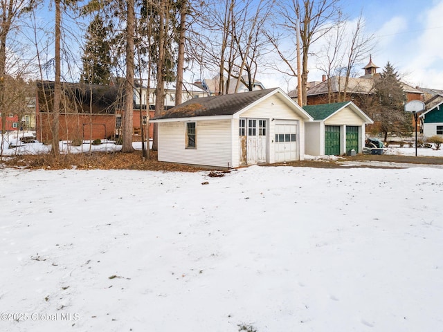 exterior space featuring an outbuilding