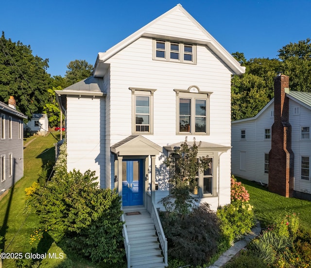 view of front of home with a front lawn