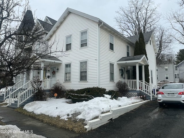 view of front of house featuring covered porch