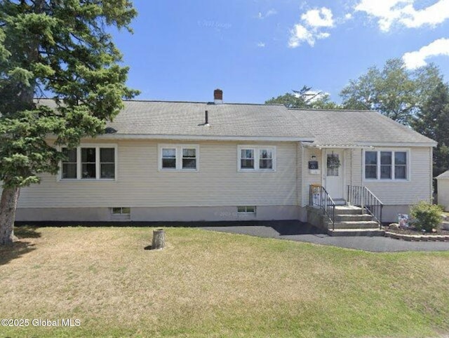 view of front of house with a front yard