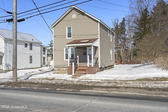 view of front facade featuring a porch