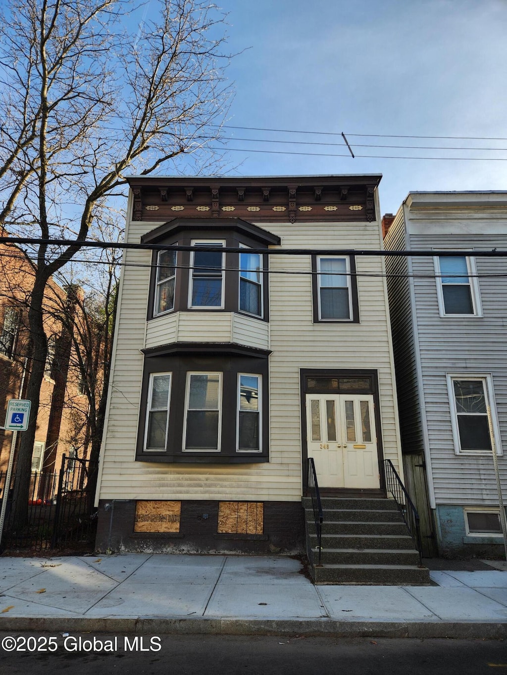 townhome / multi-family property featuring entry steps
