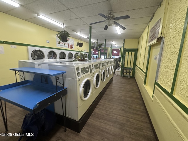 shared laundry area featuring a ceiling fan, dark wood-style floors, and washing machine and clothes dryer