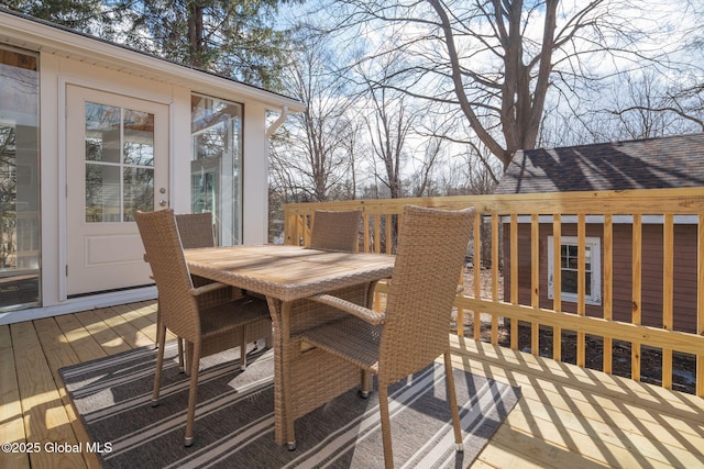 deck featuring outdoor dining space