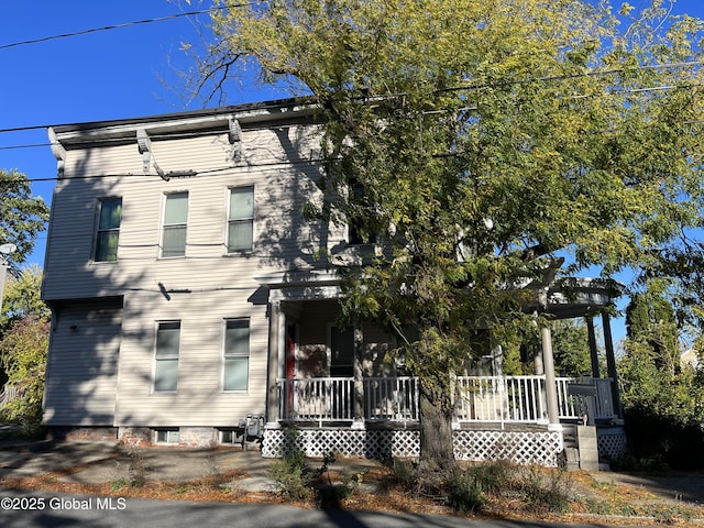 view of front of house with covered porch