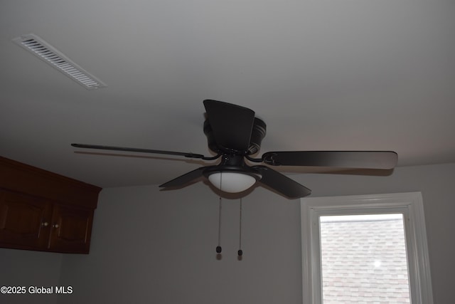 interior details featuring visible vents and a ceiling fan