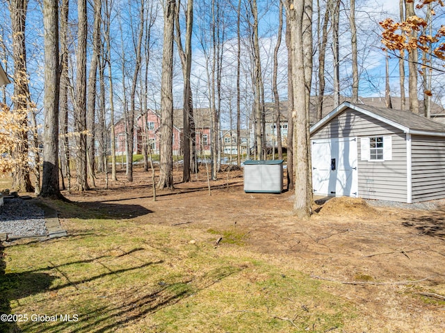 view of yard featuring a storage shed and an outdoor structure