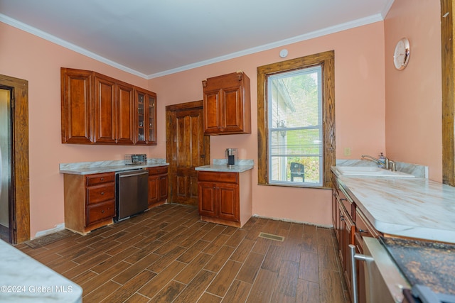 kitchen featuring a sink, wood tiled floor, light countertops, crown molding, and stainless steel dishwasher