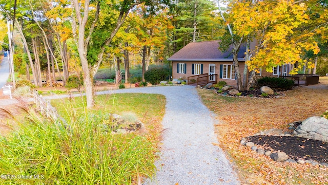 view of front of property featuring driveway