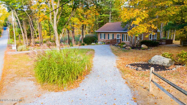 view of front of property with driveway