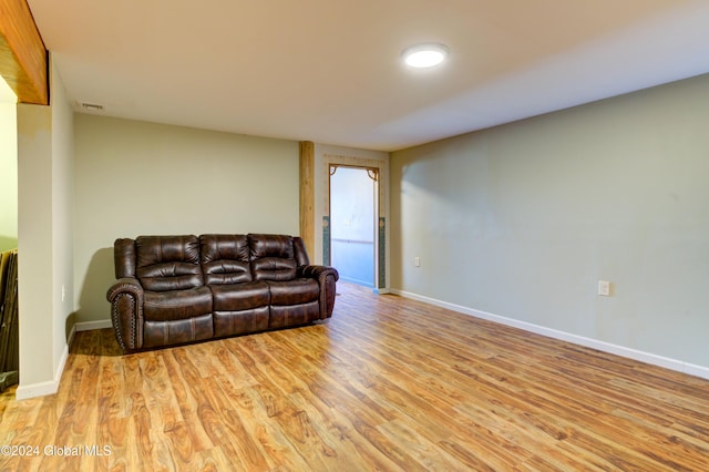 living area featuring light wood-style flooring, baseboards, and visible vents