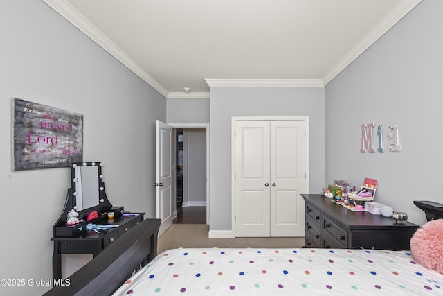 bedroom with a closet, carpet floors, baseboards, and ornamental molding