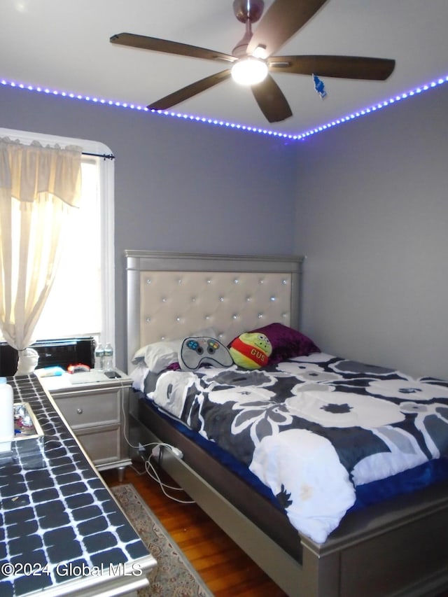 bedroom with dark wood finished floors and a ceiling fan