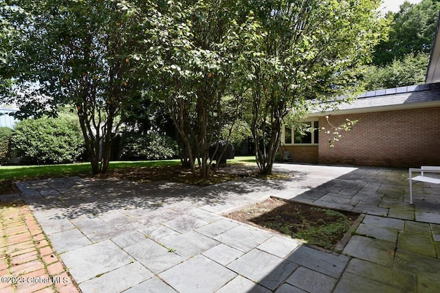 view of patio featuring driveway