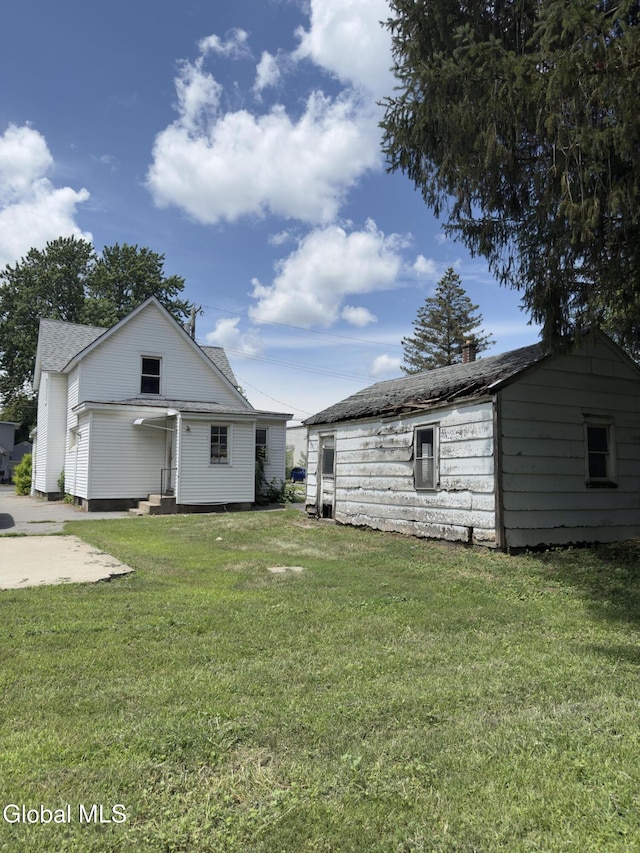3144 N Thompson St, Rotterdam, NY 12306 - rear view of house with a yard and an outdoor structure