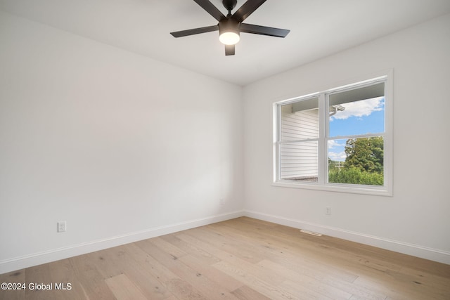 unfurnished room with light wood-style flooring, baseboards, and ceiling fan