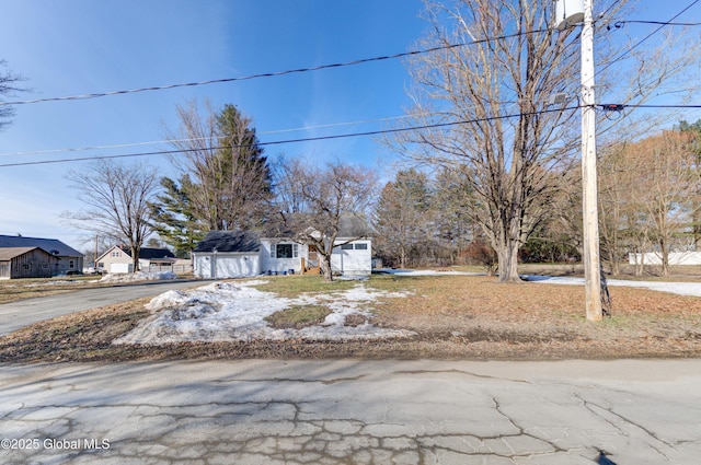 view of front of property with aphalt driveway and an attached garage