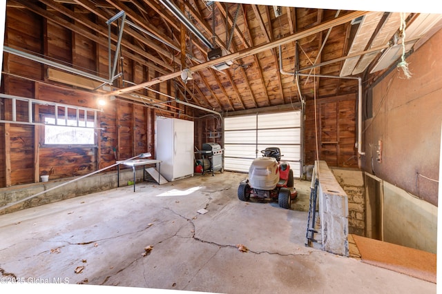 garage featuring freestanding refrigerator