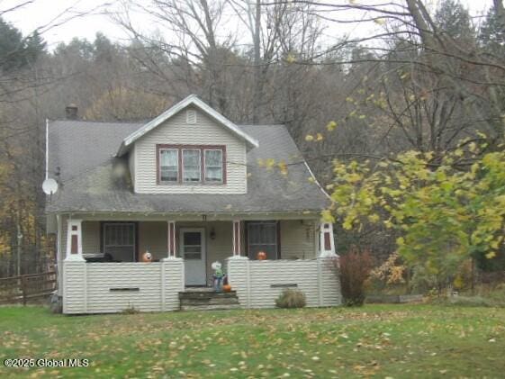 view of front facade with a porch and a front lawn