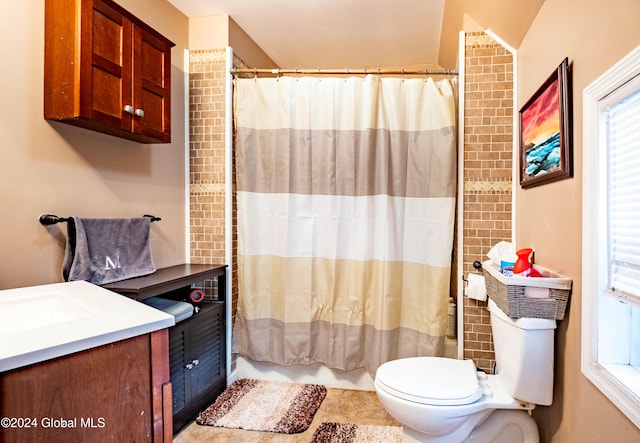 bathroom with toilet, vanity, and shower / bath combo