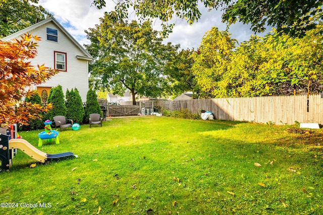 view of yard featuring a fenced backyard