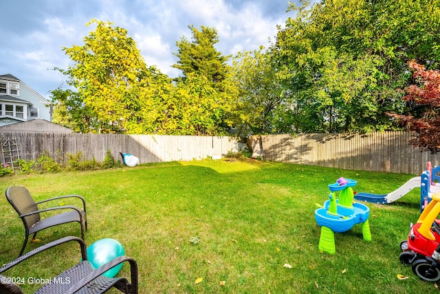 view of yard featuring a fenced backyard