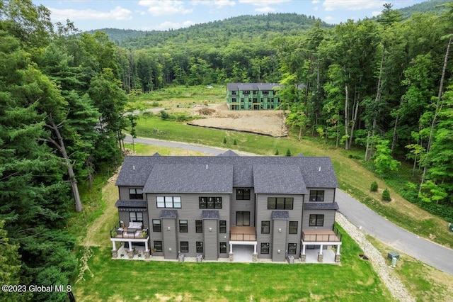 bird's eye view with a view of trees