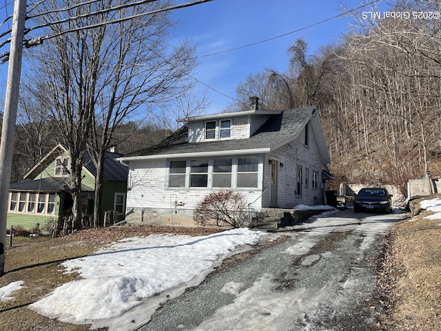 bungalow with roof with shingles and driveway