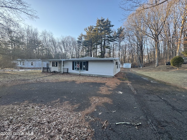 view of front of home with driveway