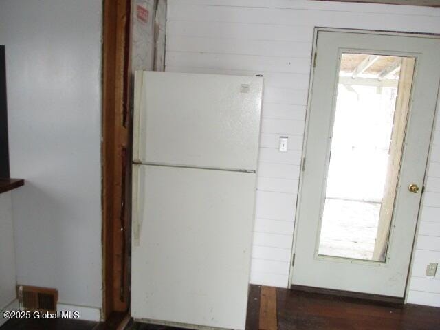 interior space with a healthy amount of sunlight, visible vents, and freestanding refrigerator