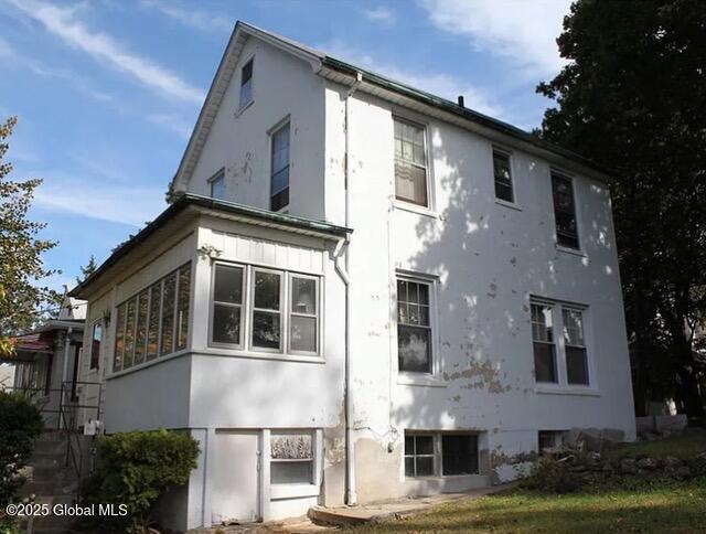 view of side of property featuring stucco siding