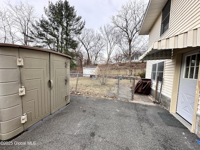 view of yard with a gate, an outbuilding, and fence