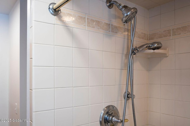 details featuring tiled shower