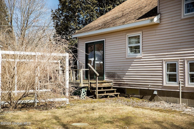 exterior space featuring crawl space