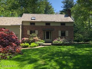 view of front of property with a front lawn