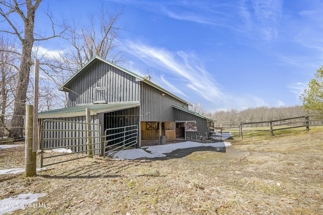 view of outdoor structure with an outbuilding and an exterior structure