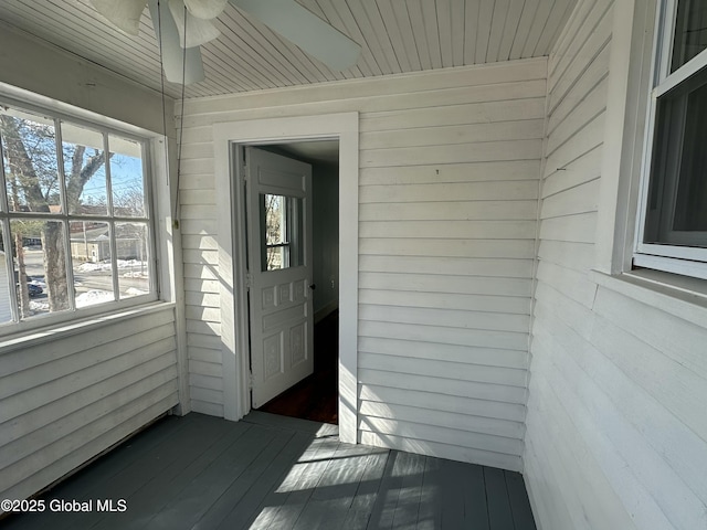 property entrance with a ceiling fan