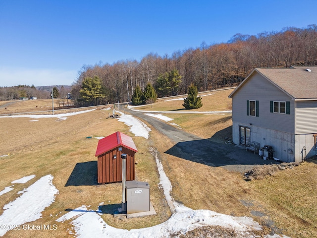 birds eye view of property featuring a view of trees