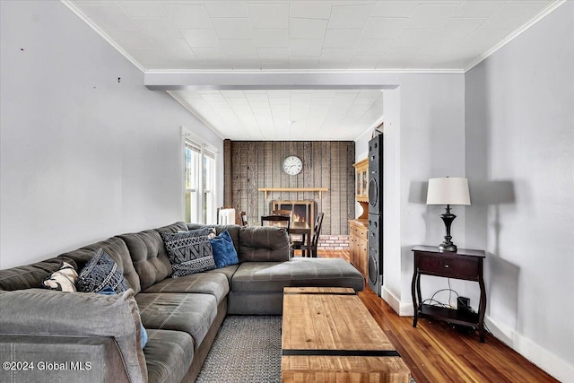 living room featuring crown molding, wood finished floors, and baseboards