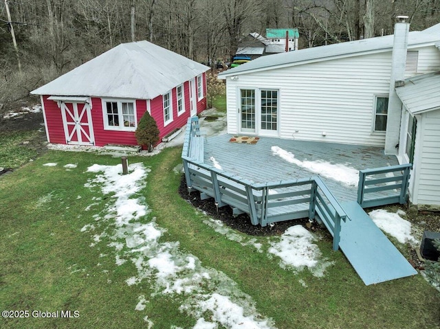 exterior space featuring an outdoor structure and a yard